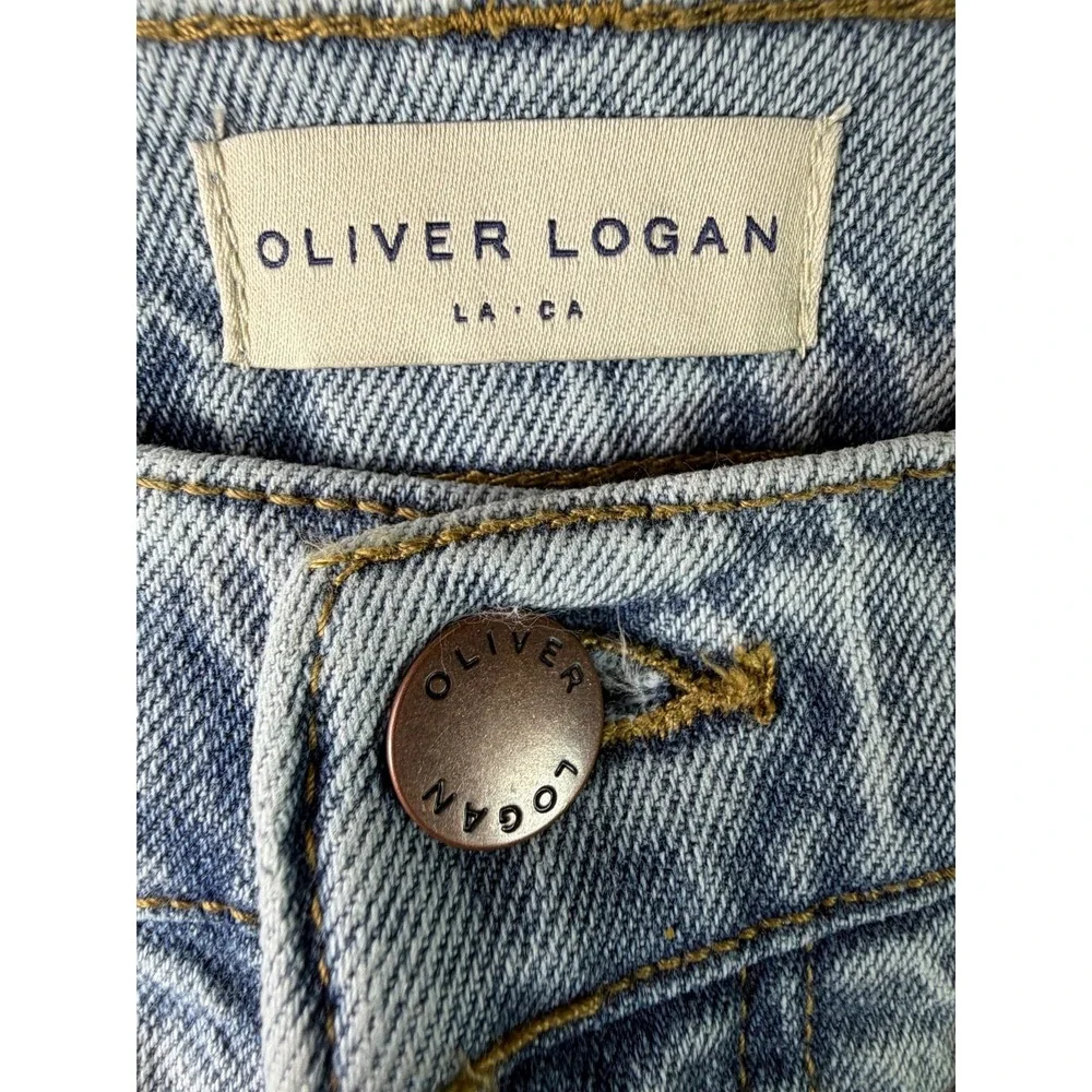 Oliver Logan size laid design